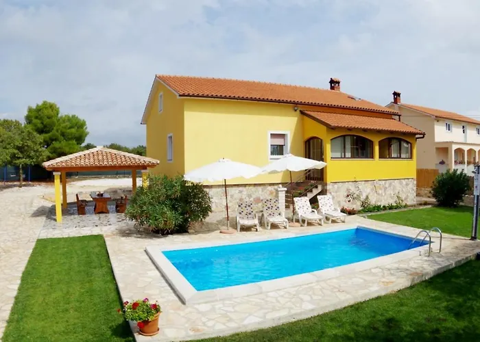 House Sandi, Village 펜션 Juršići