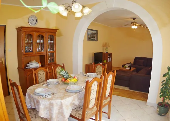 House Sandi, Village 펜션 Juršići